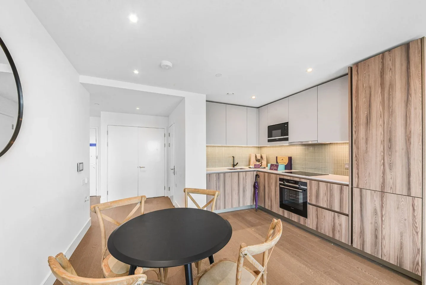 Flat Sayer Street in Greater London