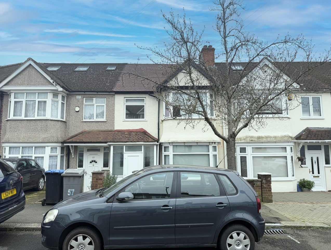 House Cairnfield Avenue in Greater London