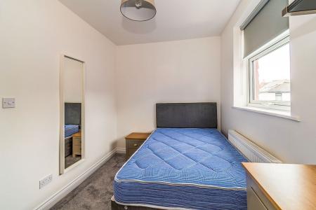 Room Collingwood Road in Portsmouth