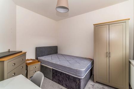 Room Collingwood Road in Portsmouth