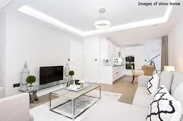 House Kingsmere Close in Greater London