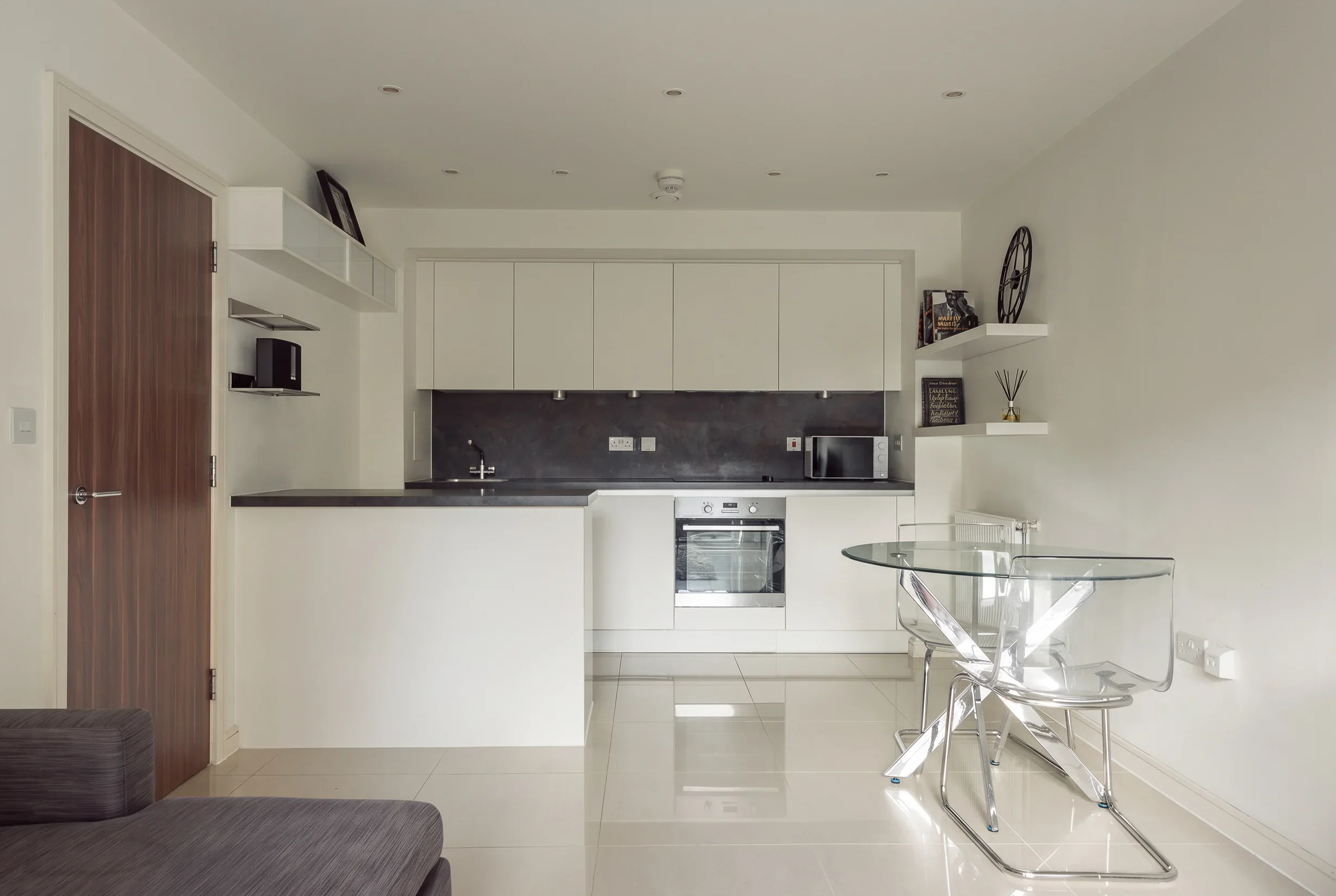Flat Shearwater Drive in Greater London