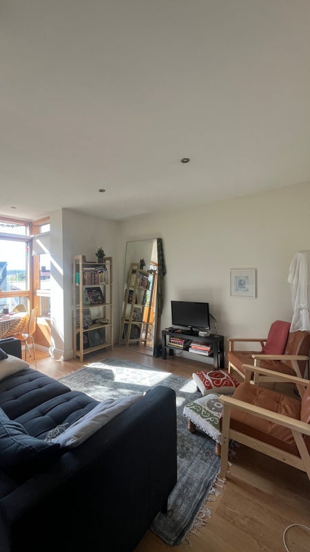 Room Blackstock Road in Greater London