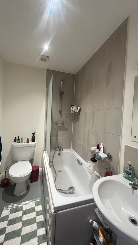 Room Blackstock Road in Greater London