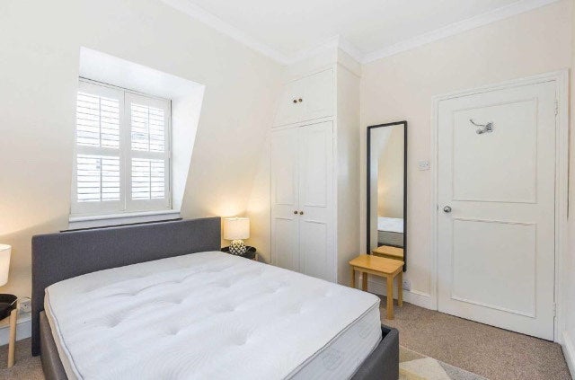 Room Gloucester Street in City of Westminster
