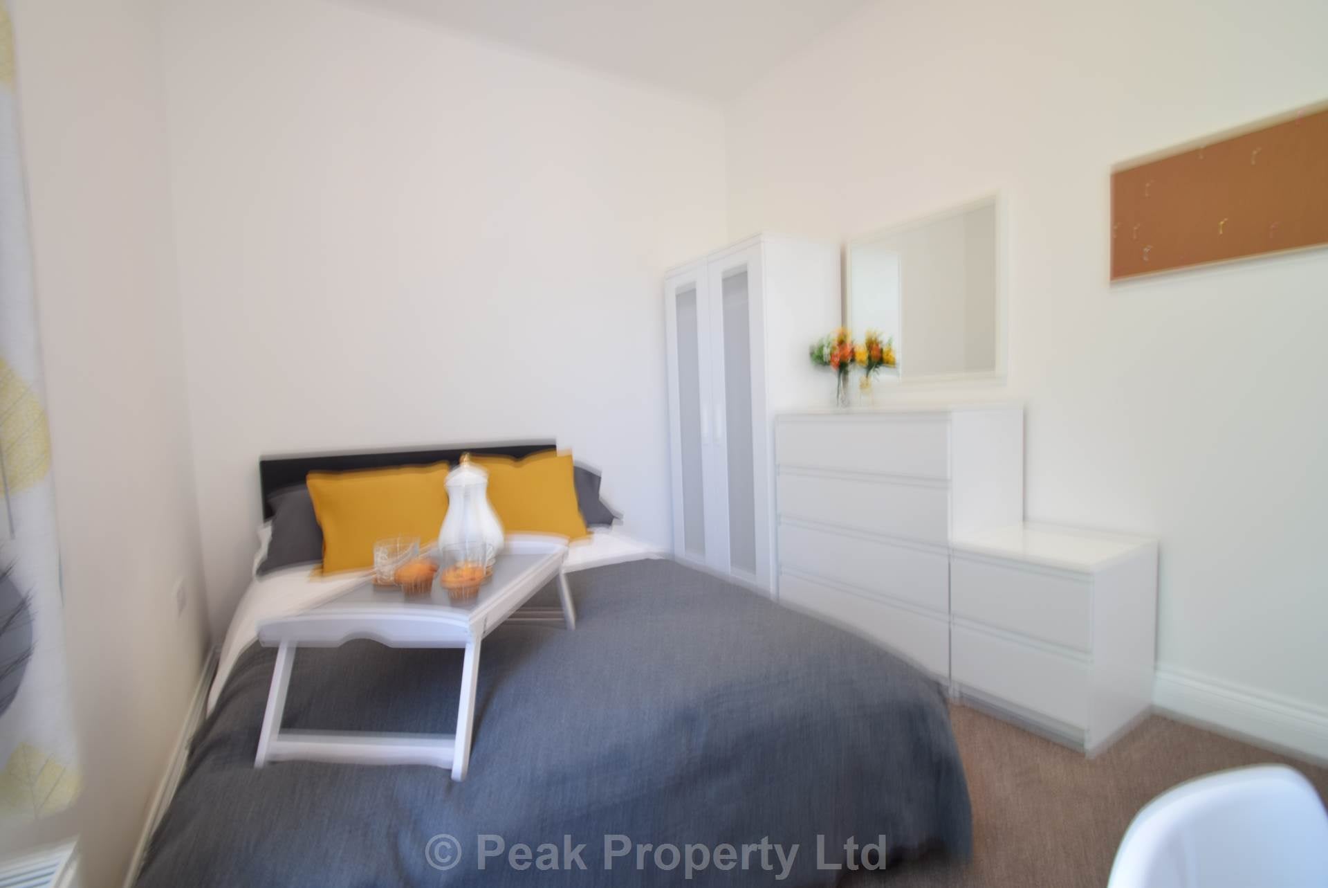 Room Portland Avenue in Southend-on-Sea