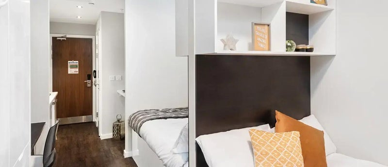 Room Paul Street in Greater London