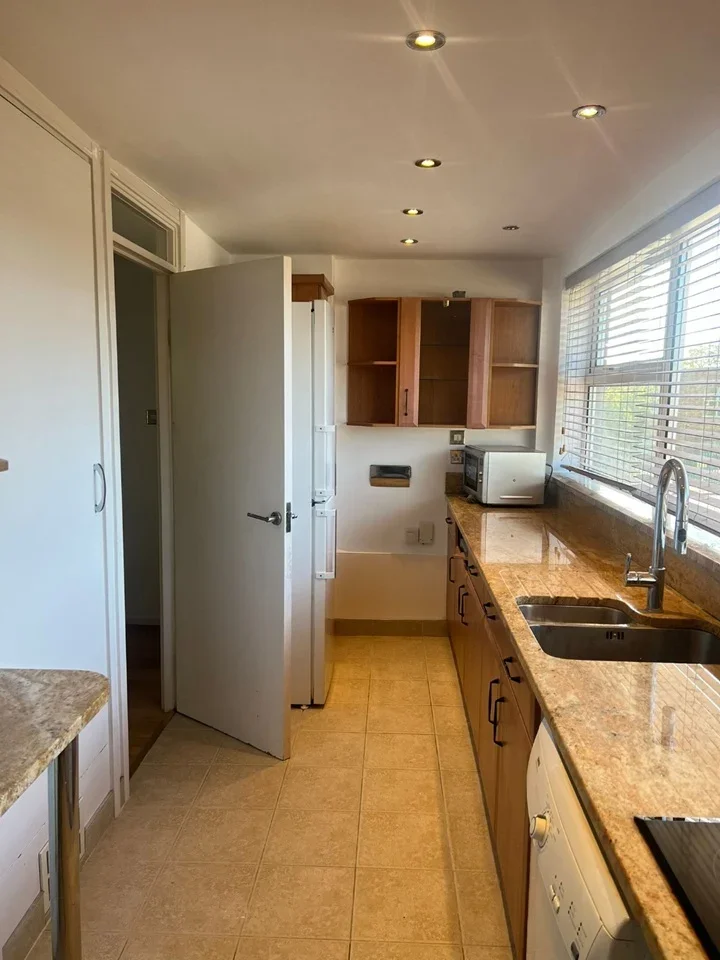 Room Fairview Court in Greater London