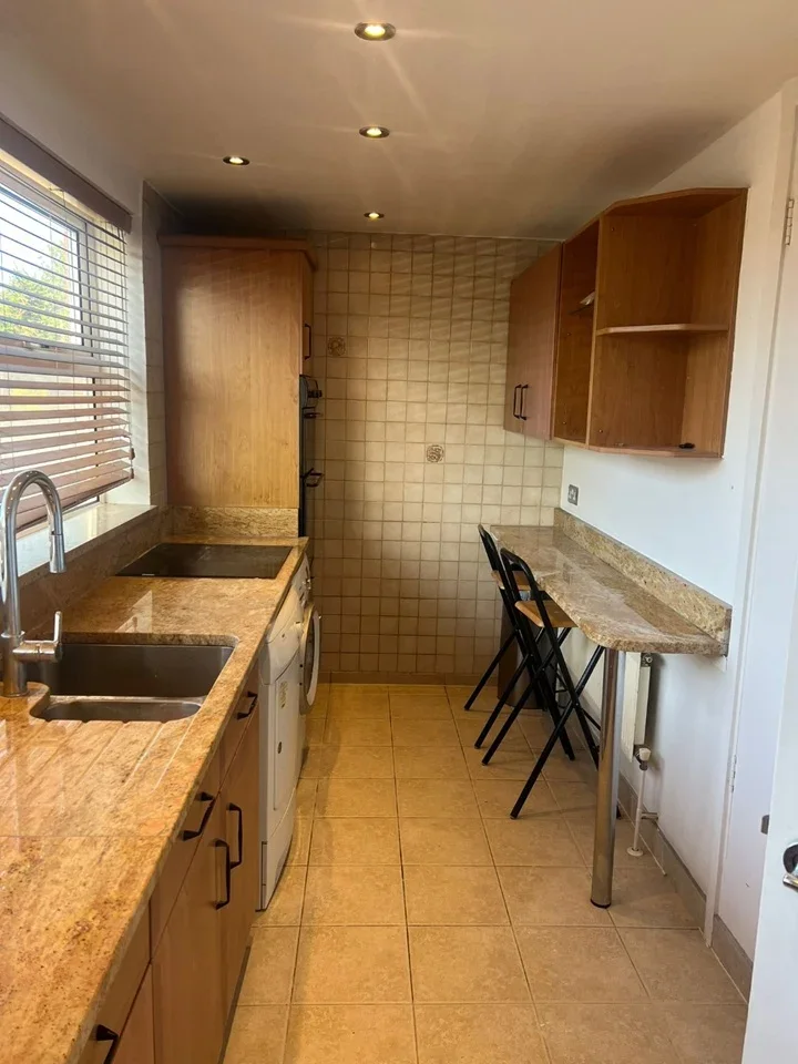 Room Fairview Court in Greater London