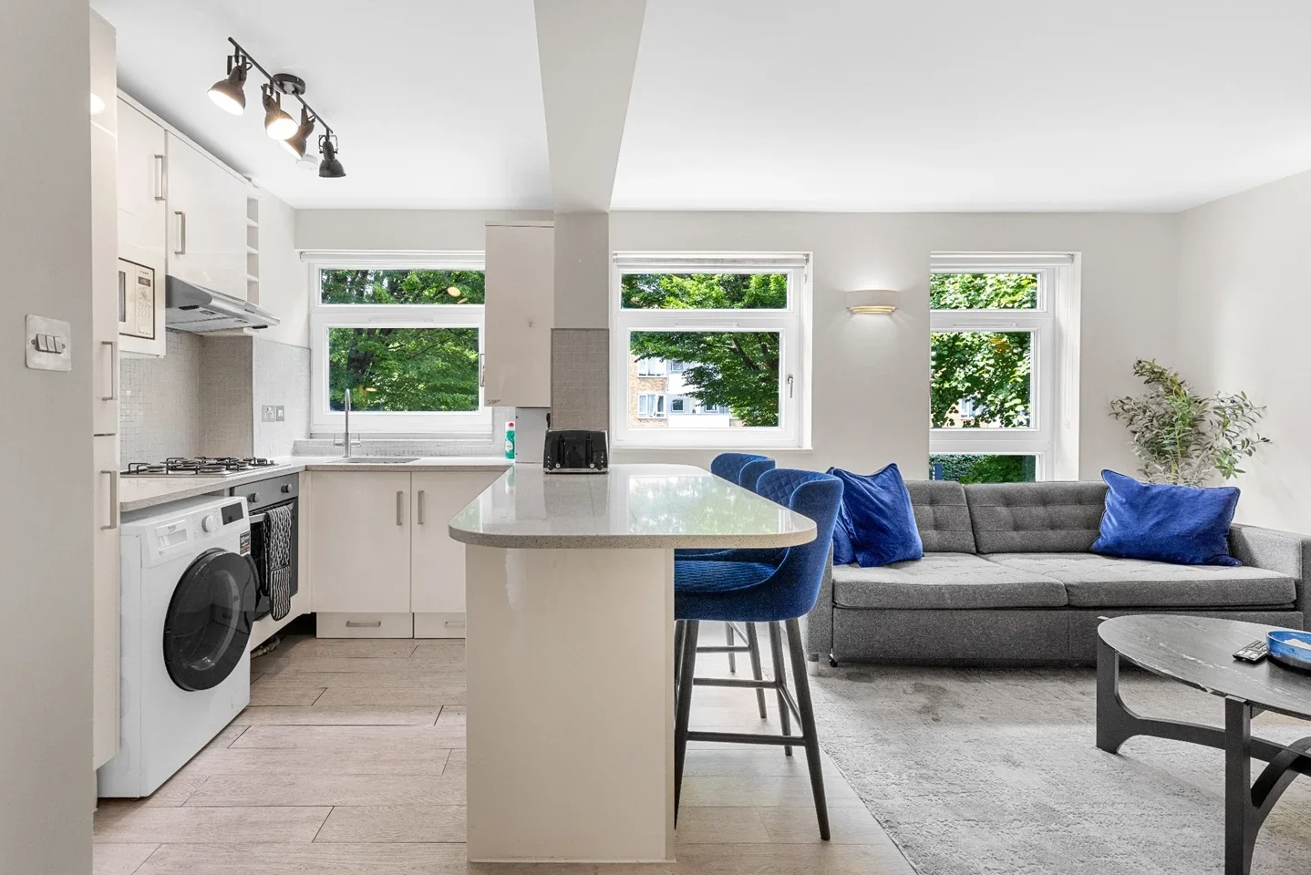 Flat Brondesbury Road in Greater London