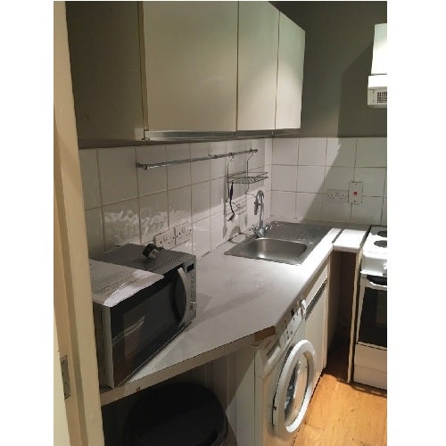 Flat Bedford Hill in Greater London