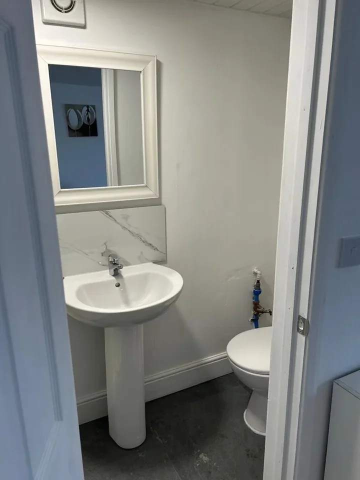 Flat Northumberland Crescent in Greater London
