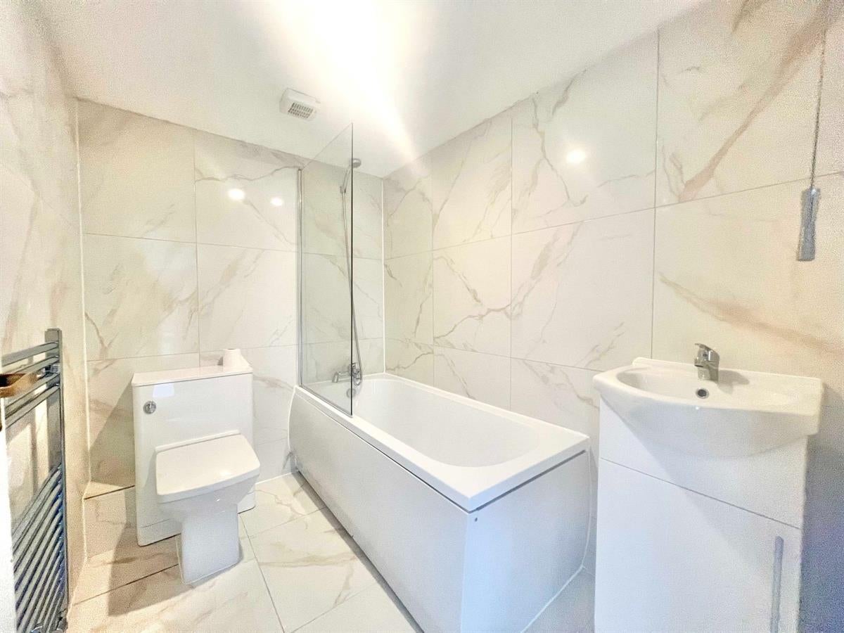 Flat Goldington Road in Bedford