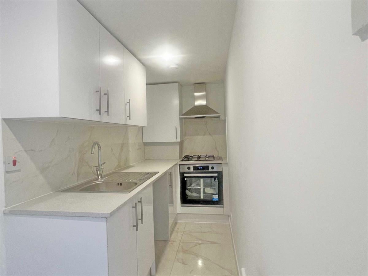 Flat Goldington Road in Bedford