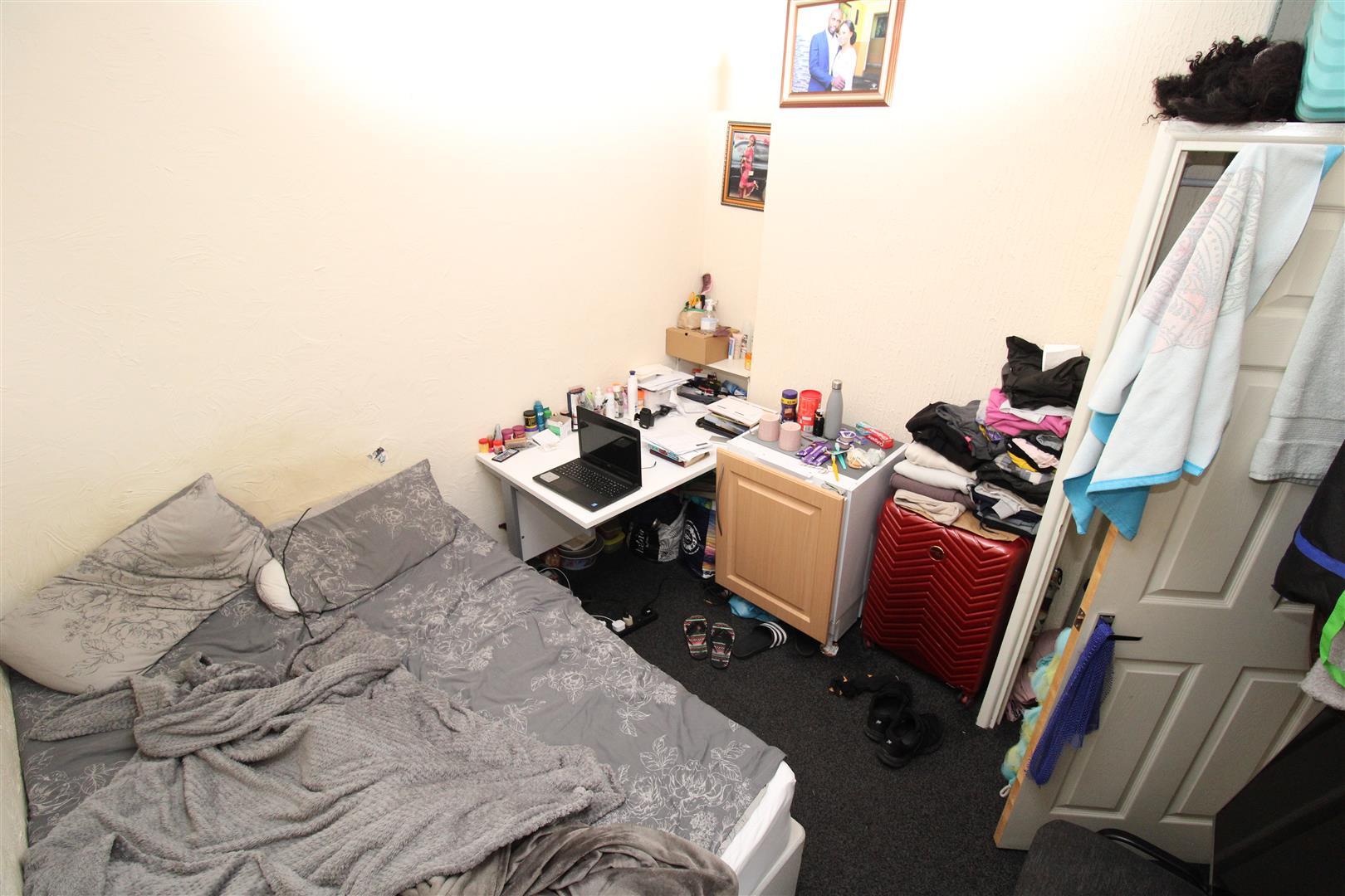 Flat A4058 in Pontypridd