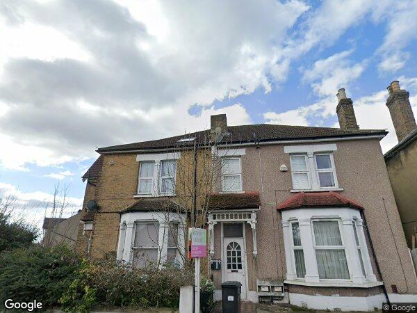Flat Farnley Road in Greater London