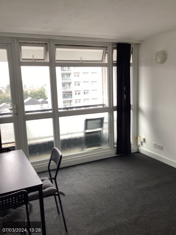 Flat Bramley Close in Greater London