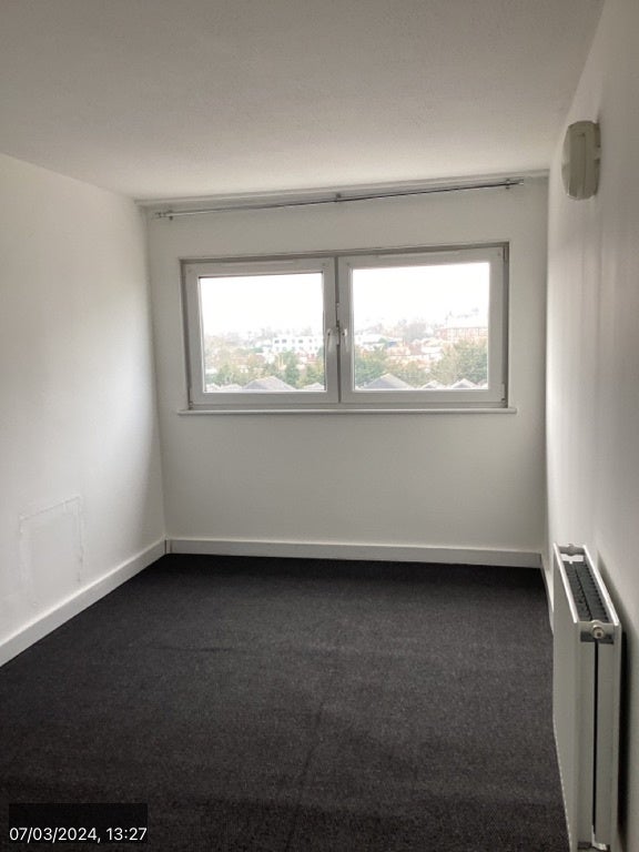 Flat Bramley Close in Greater London
