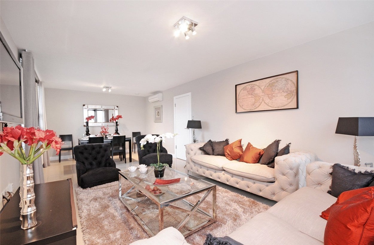 Flat Boydell Court in Greater London