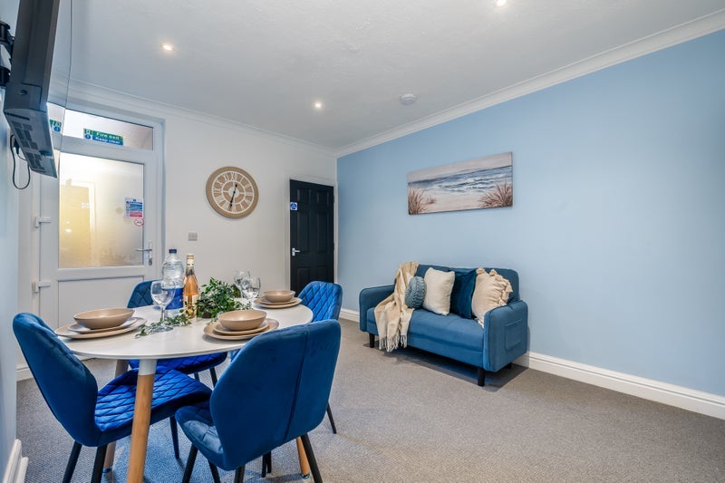 Room Haunchwood Road in Nuneaton and Bedworth