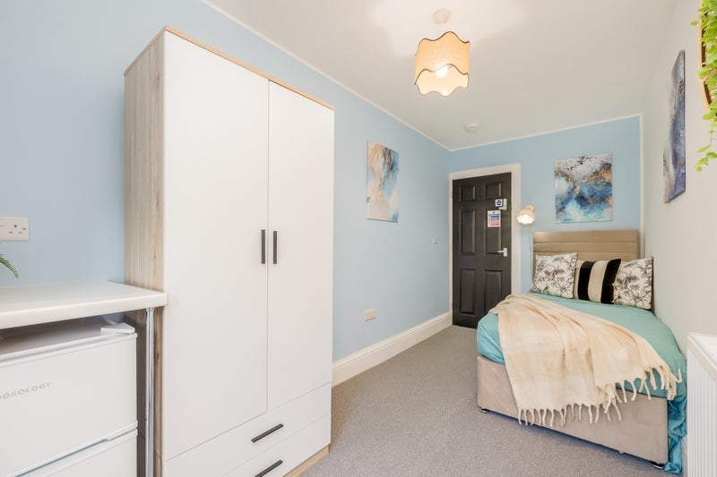 Room Haunchwood Road in Nuneaton and Bedworth