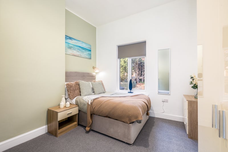 Room Haunchwood Road in Nuneaton and Bedworth