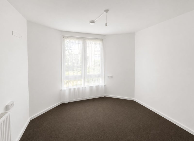 Room Langholm Close in Greater London
