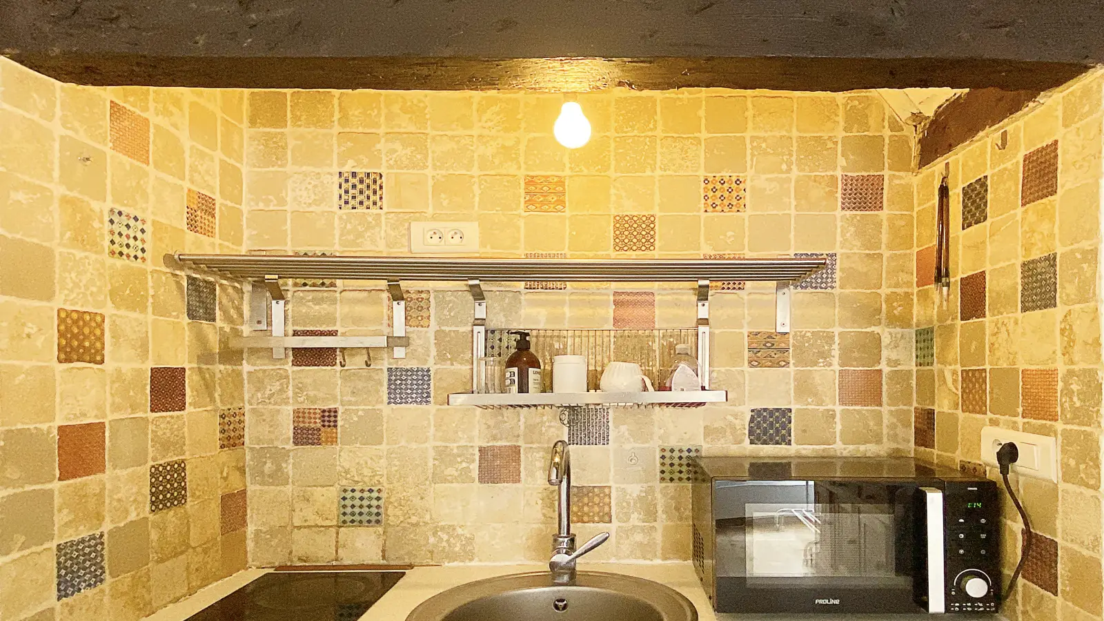 Room Rue Croix des Petits Champs in Paris
