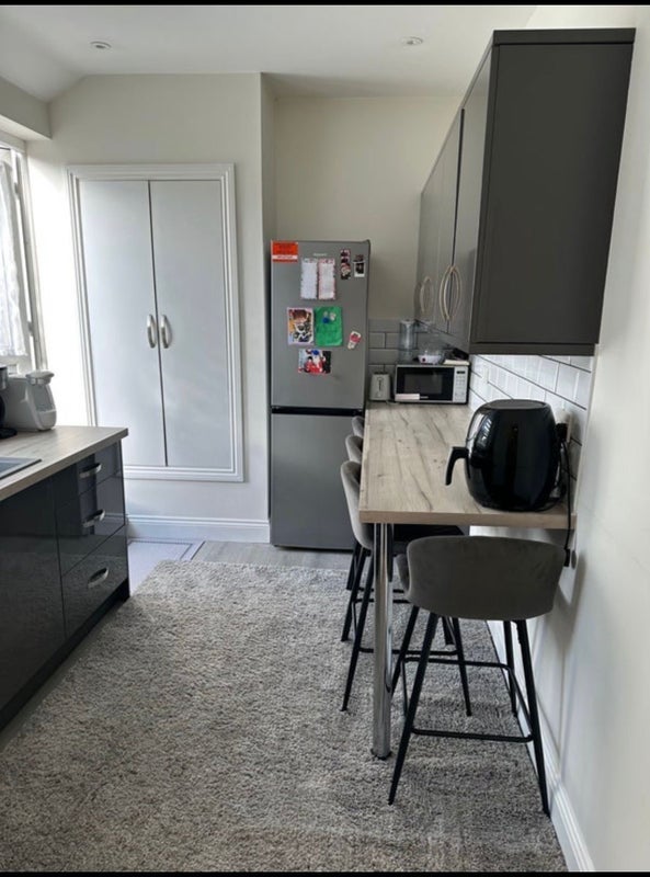 Room Lansdowne Road in Greater London
