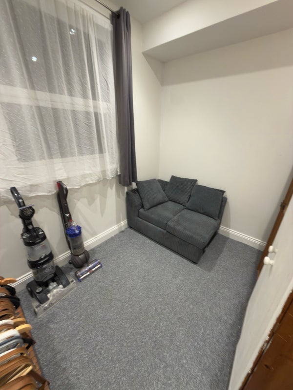 Room Lansdowne Road in Greater London
