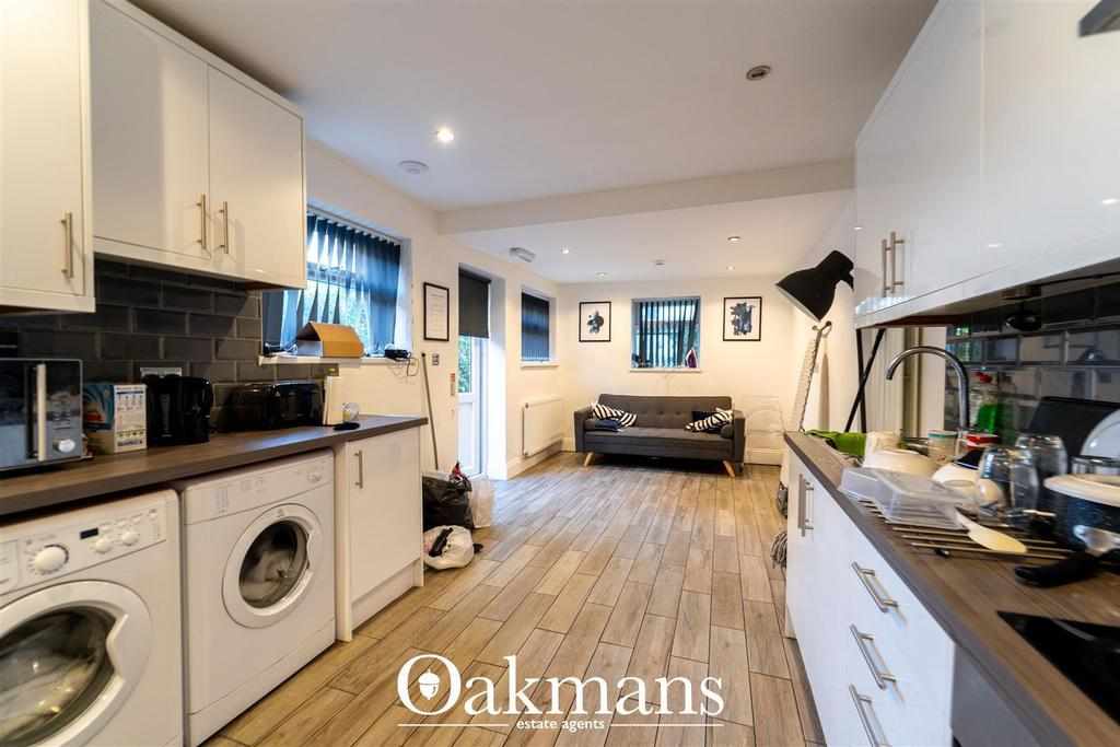 Flat Sycamore Road in Sandwell