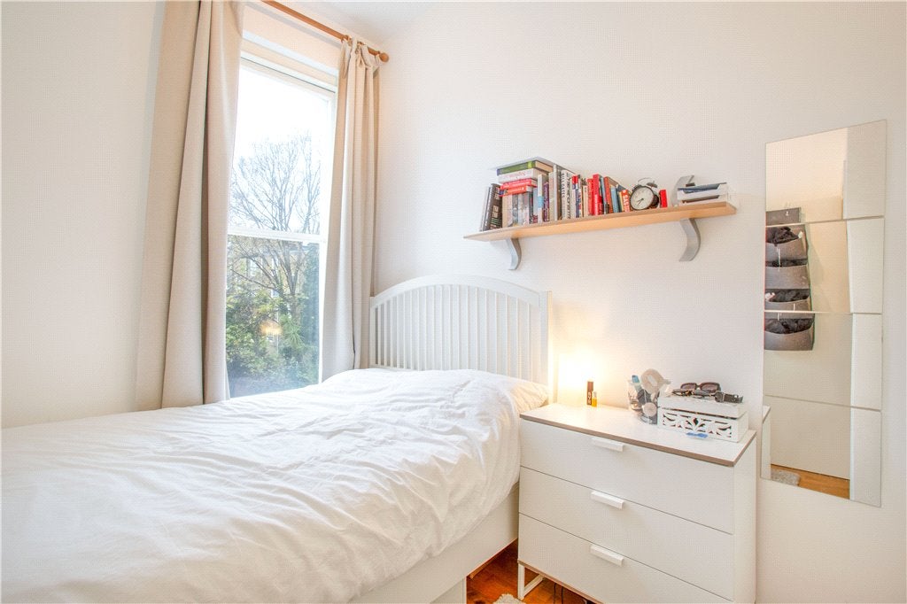 Flat Sinclair Road in Greater London