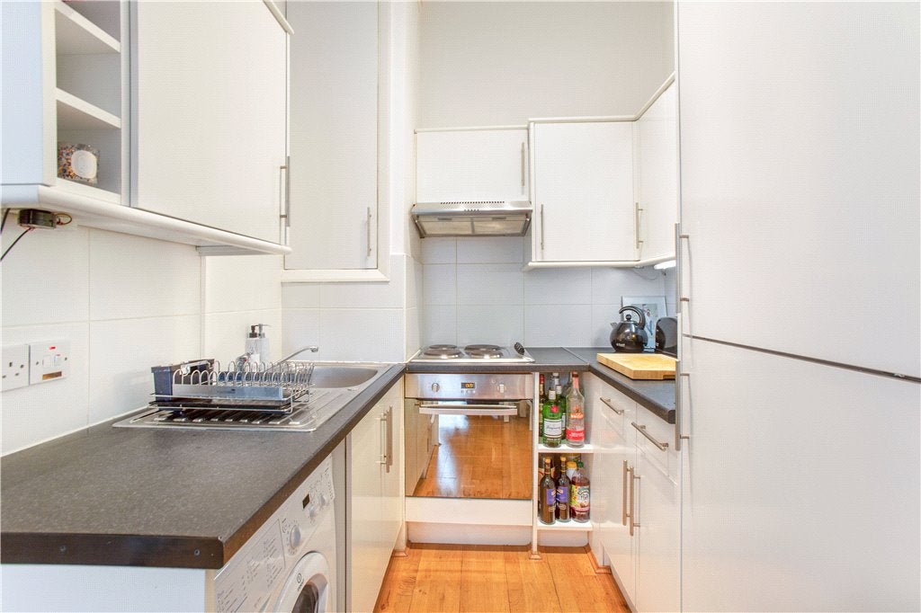 Flat Sinclair Road in Greater London