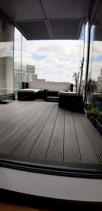 Room Theatre Square in Greater London