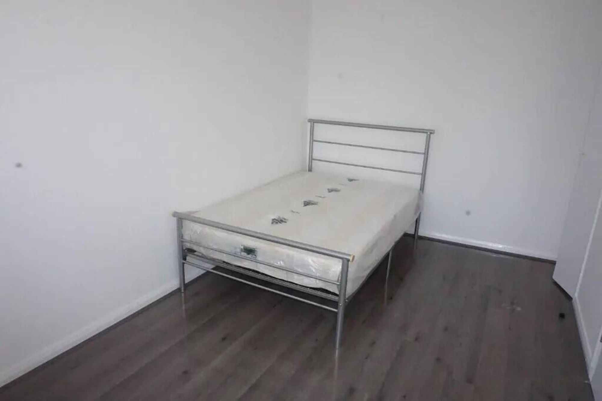 Room Cambridge Heath Road in Greater London