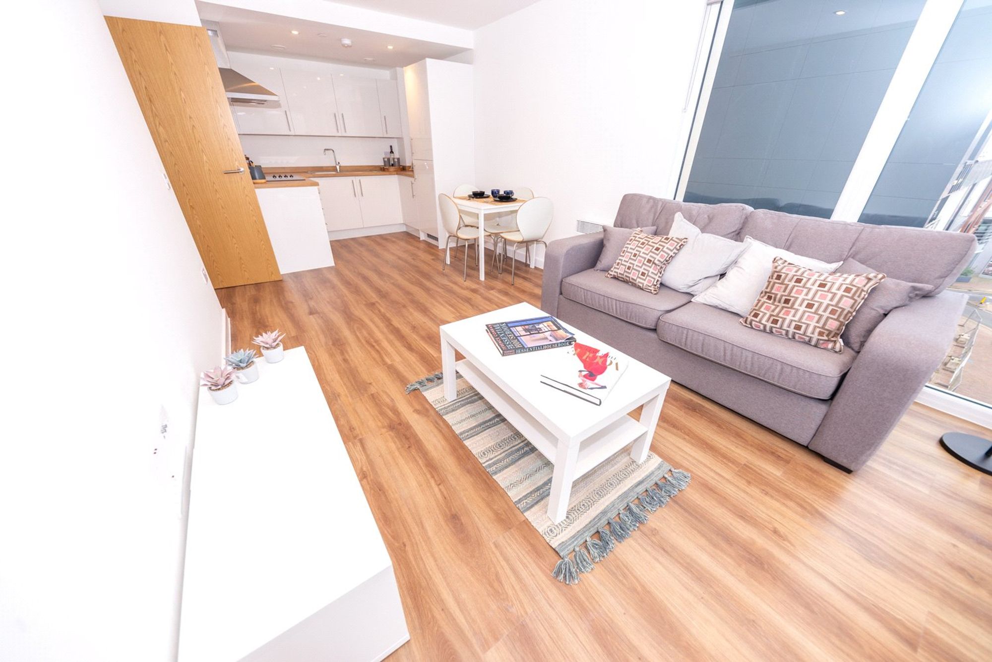 Flat Elmira Way in Salford