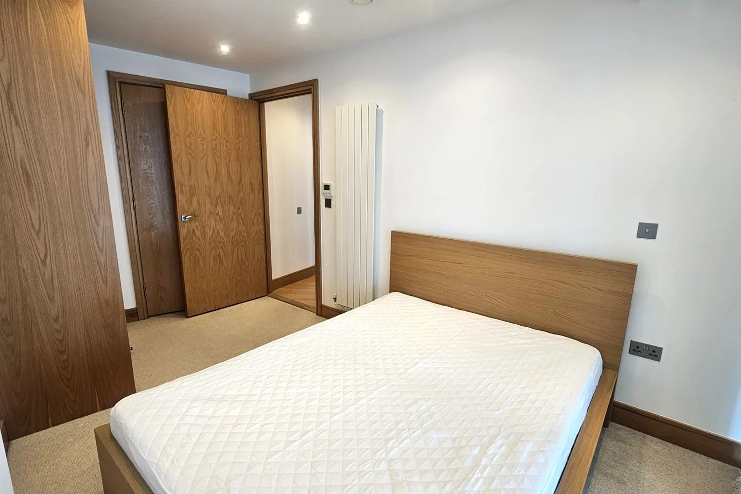 Flat Crossharbour Plaza in Greater London