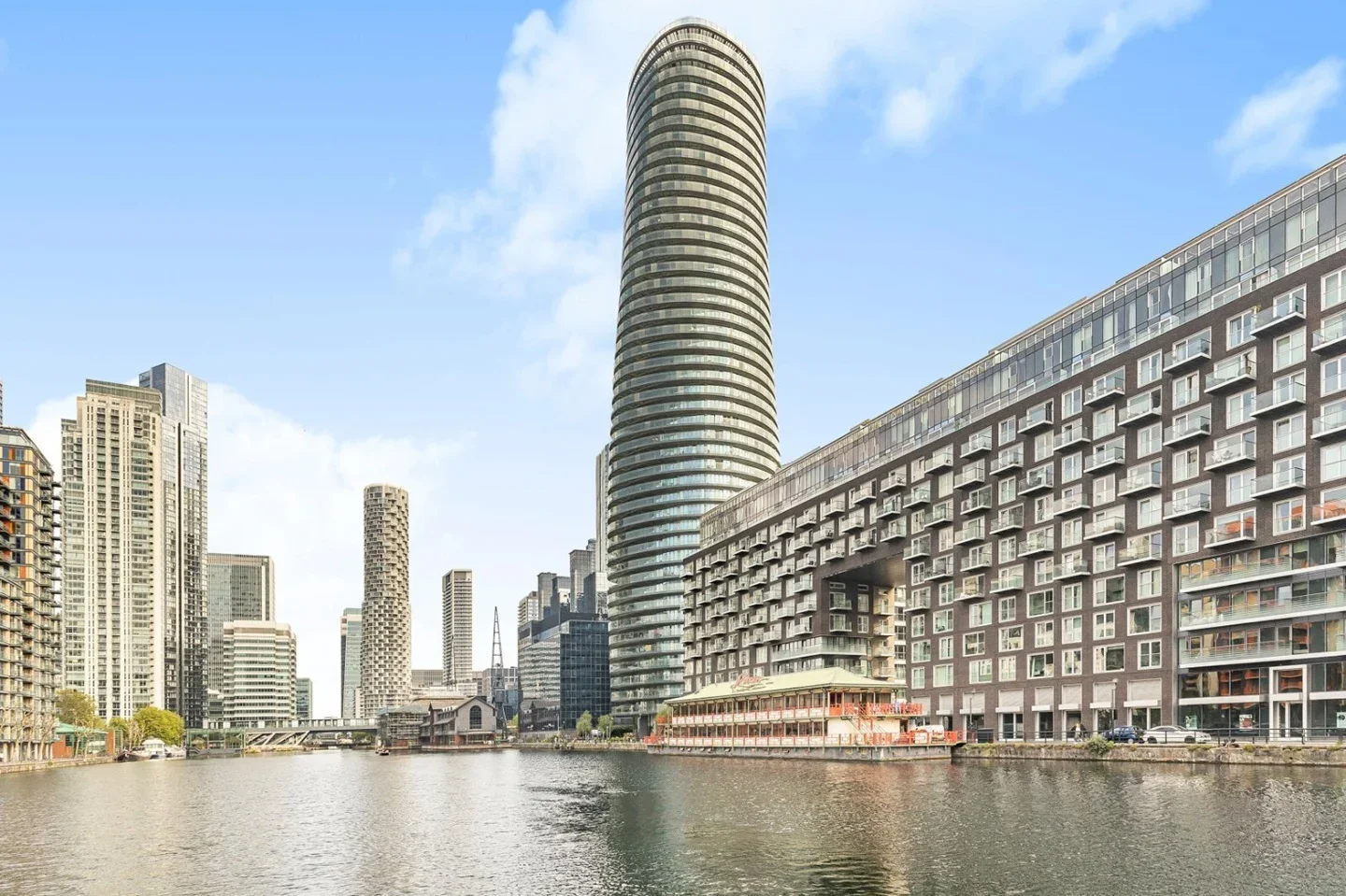 Flat Crossharbour Plaza in Greater London