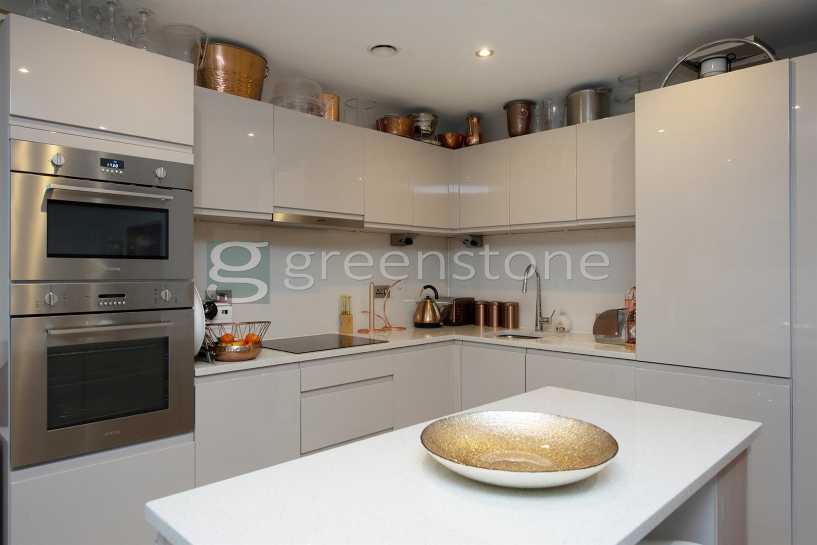 Flat Wakeman Road in Greater London