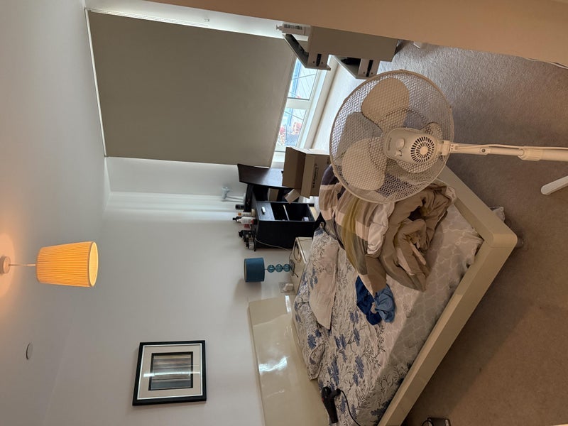 Flat Queensland Road in Greater London