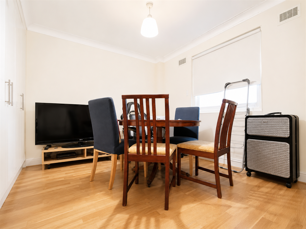 Flat Euston Grove in Greater London