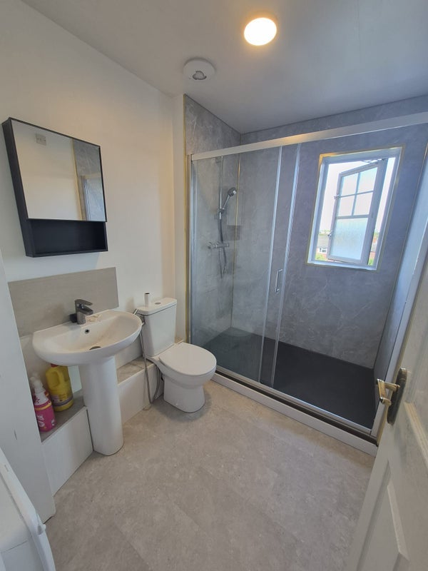 Room Helmsley Court in Leeds