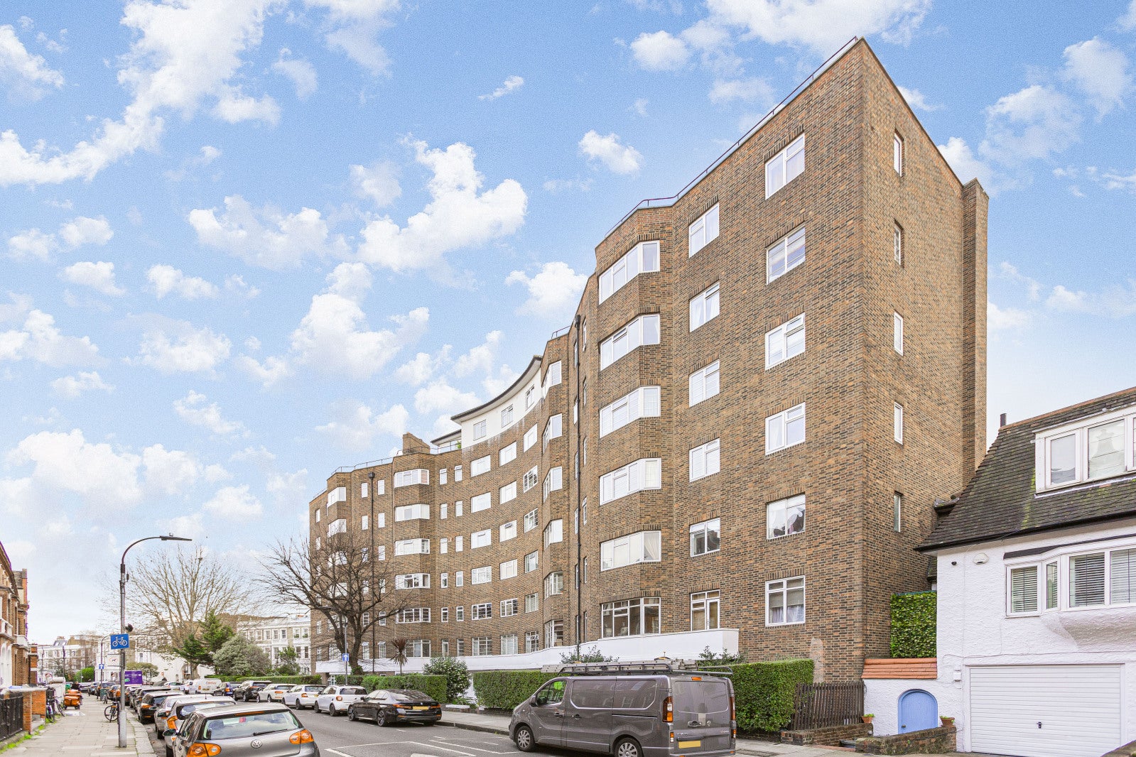 Flat Baron's Court Road in Greater London