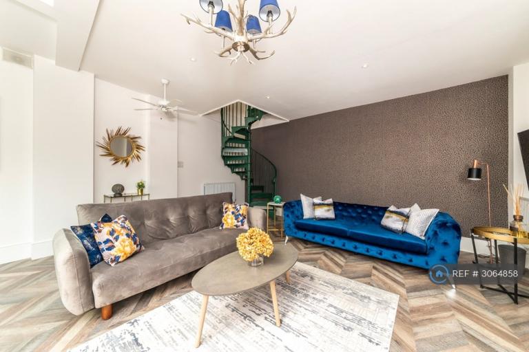 House Kramer Mews in Greater London