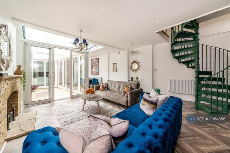 House Kramer Mews in Greater London