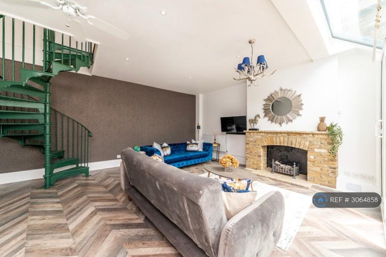 House Kramer Mews in Greater London