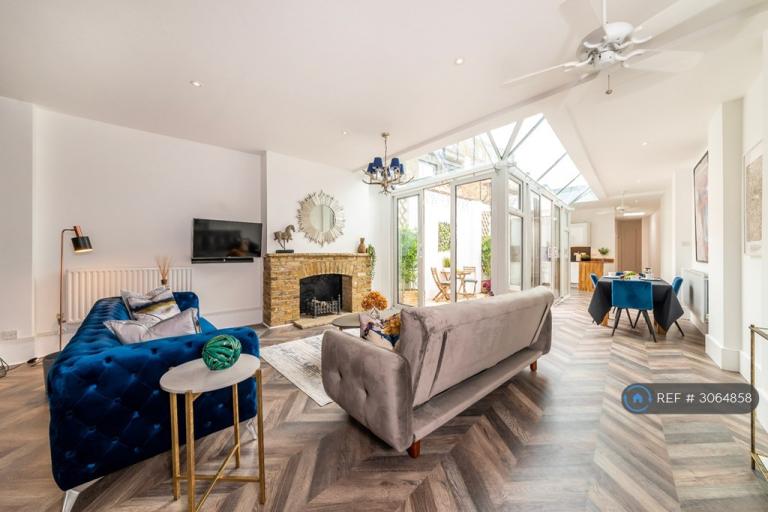 House Kramer Mews in Greater London