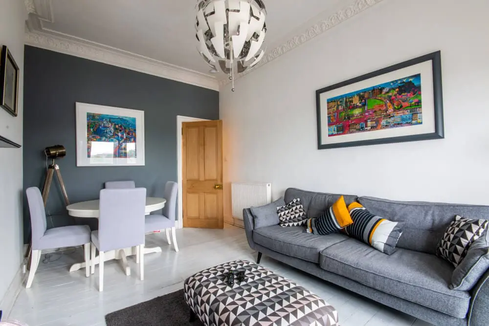 Flat Lochend Road in City of Edinburgh