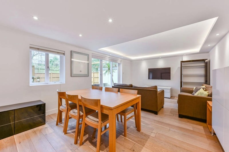 Flat Marlborough Hill in City of Westminster