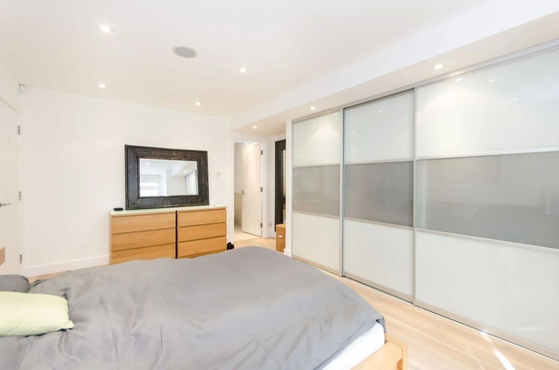 Flat Marlborough Hill in City of Westminster